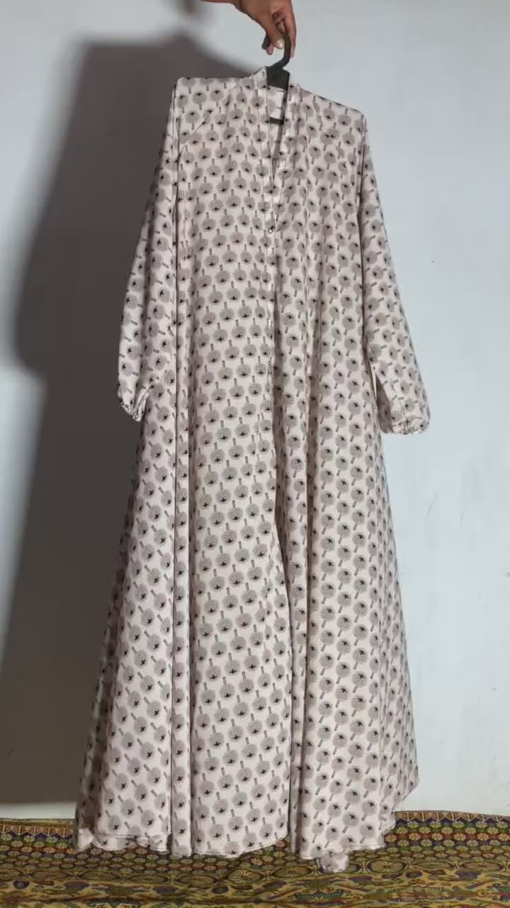 Grain printed open front abaya.